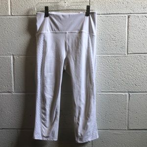 Lululemon white crops w/ detail down side sz 4